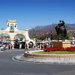 & 丰希罗拉